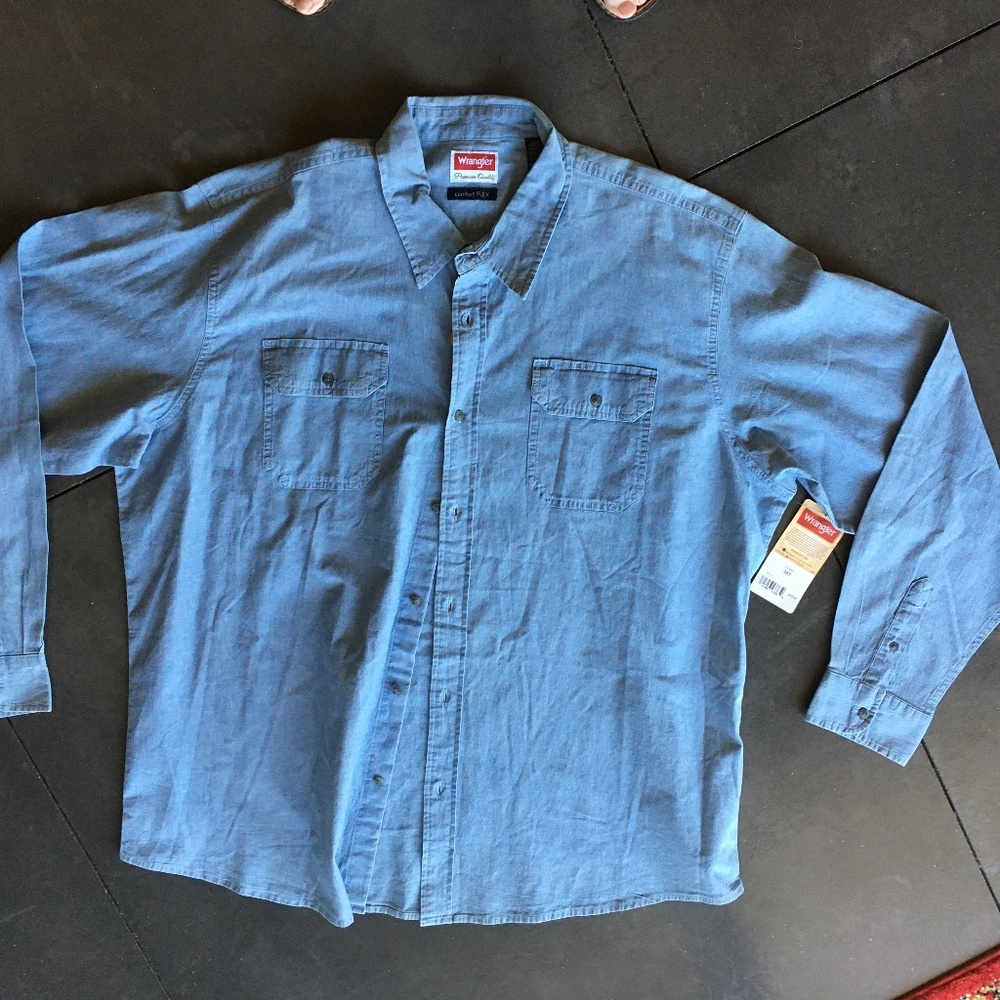 men'slight blue denim buttonup shirt